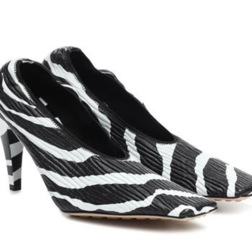 Bottega Veneta - pumps - calf leather - black and white. Size 37 European.